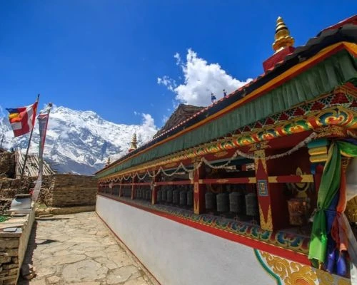 Trek to the Annapurna Circuit in May
