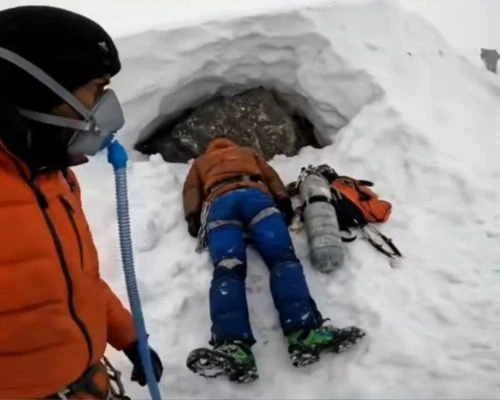Bodies on Mount Everest