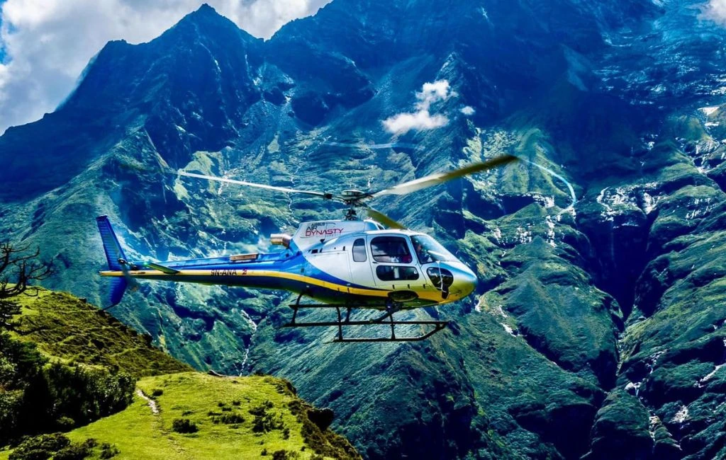 helicopter tour to Manaslu