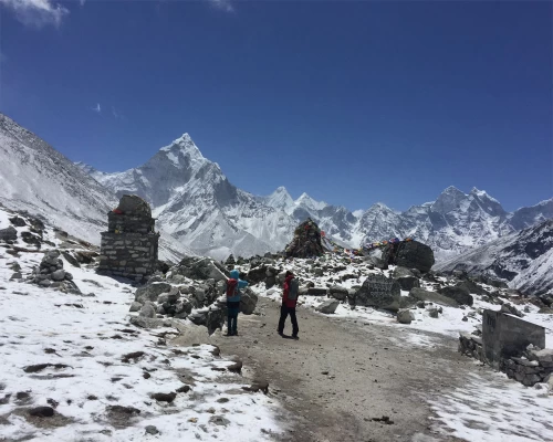 Around lobuche