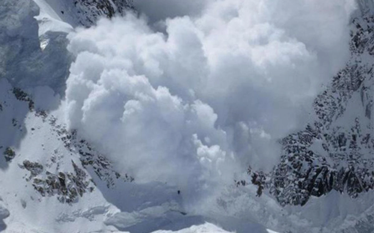 Avalanche cloud billowing down a snow-covered Everest slope