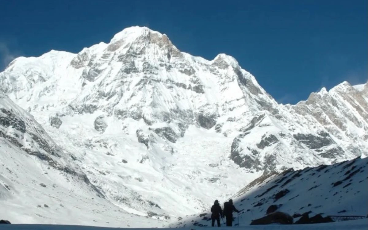 rekkers facing Annapurna South on the ABC trek difficulty route