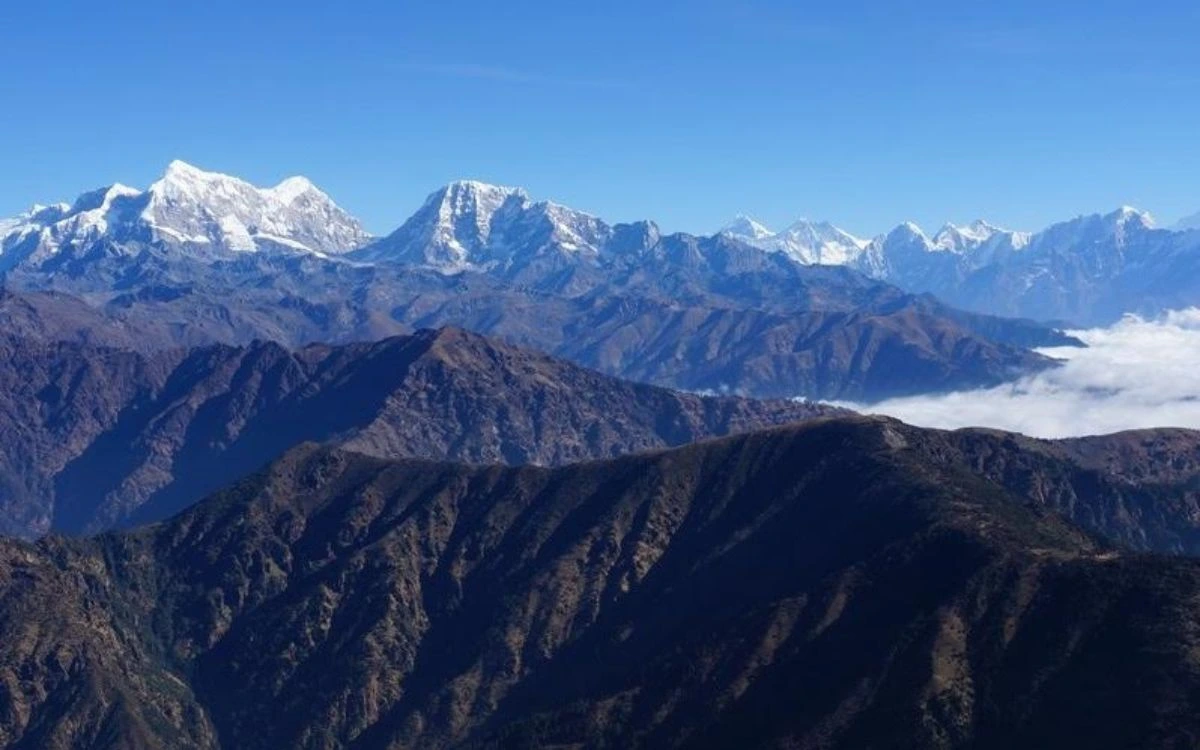 Clear mountain panorama showing Everest and surrounding peaks from Pikey Peak viewpoint