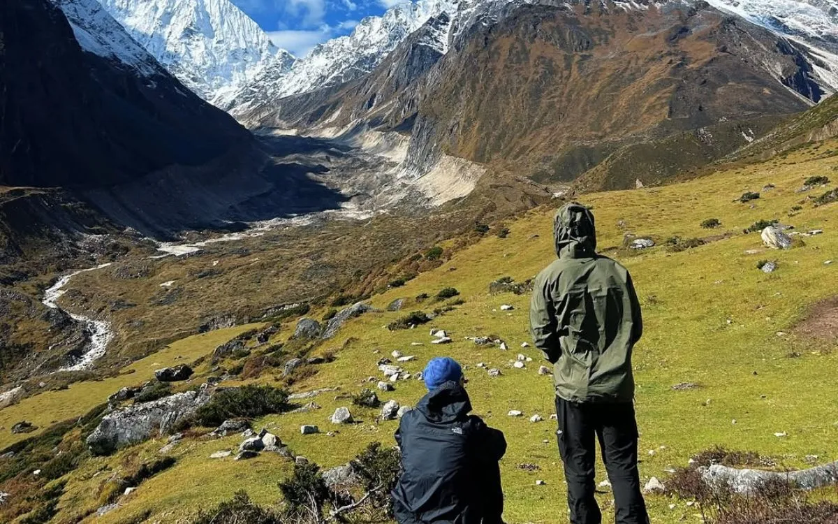 Hikers looking over the mountains in Manaslu region